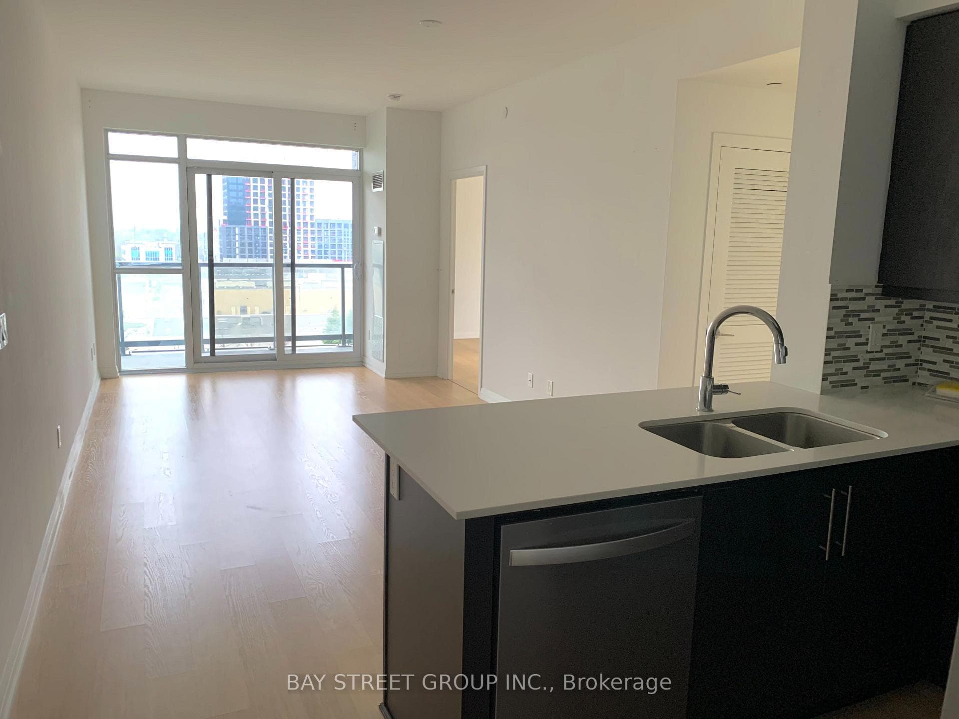 65 Oneida Crescent Unit 708 photo 1