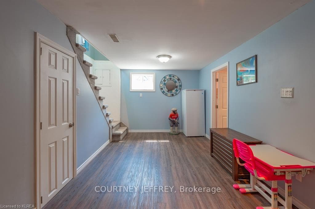 68 Manvers Drive photo 17