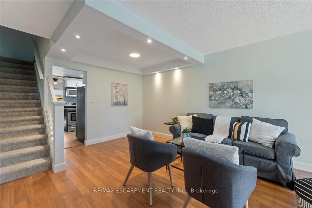 8646 WILLOUGHBY Drive Unit 10 photo 8