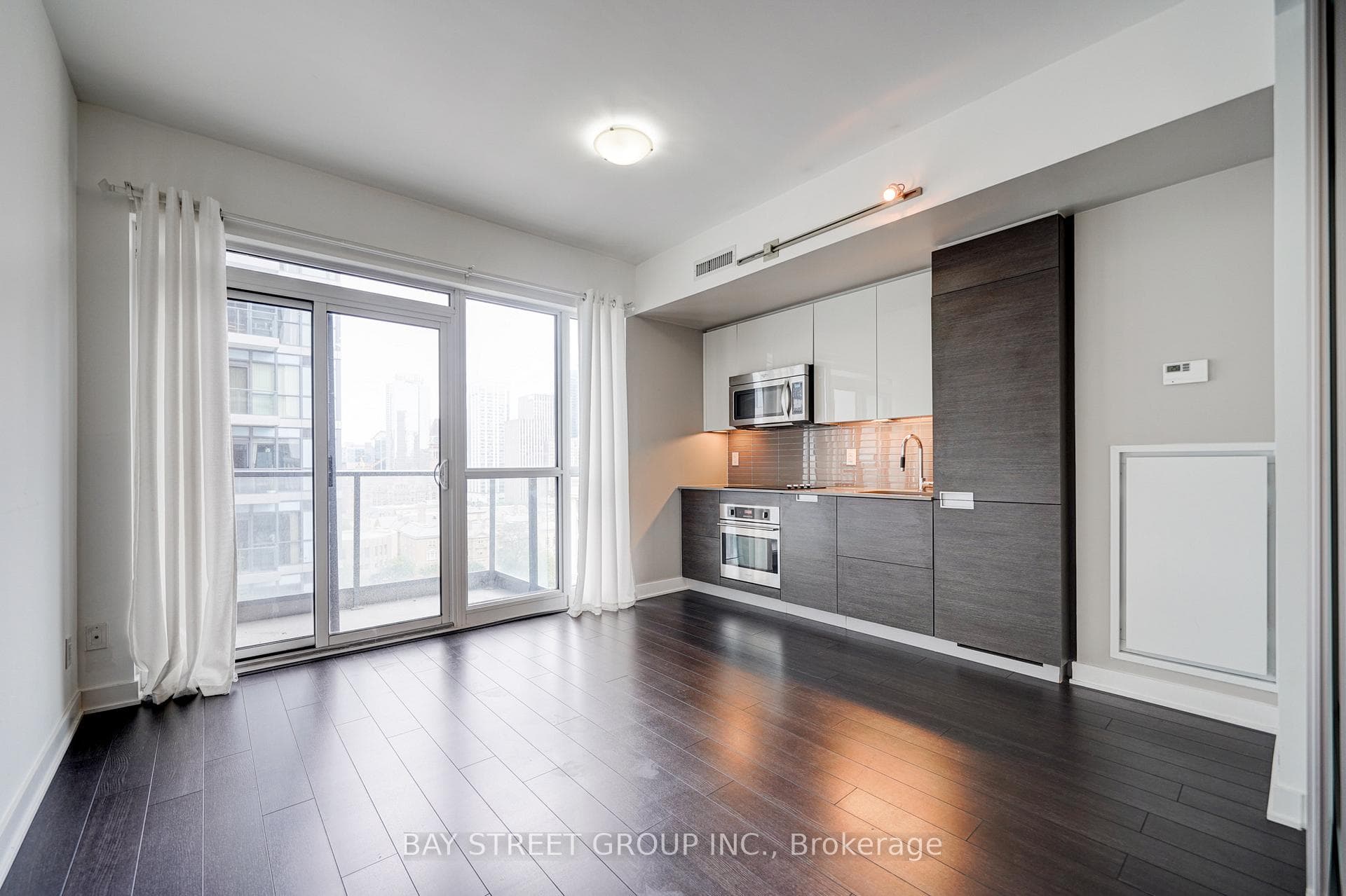 210 Simcoe Street Unit 1403 photo 18