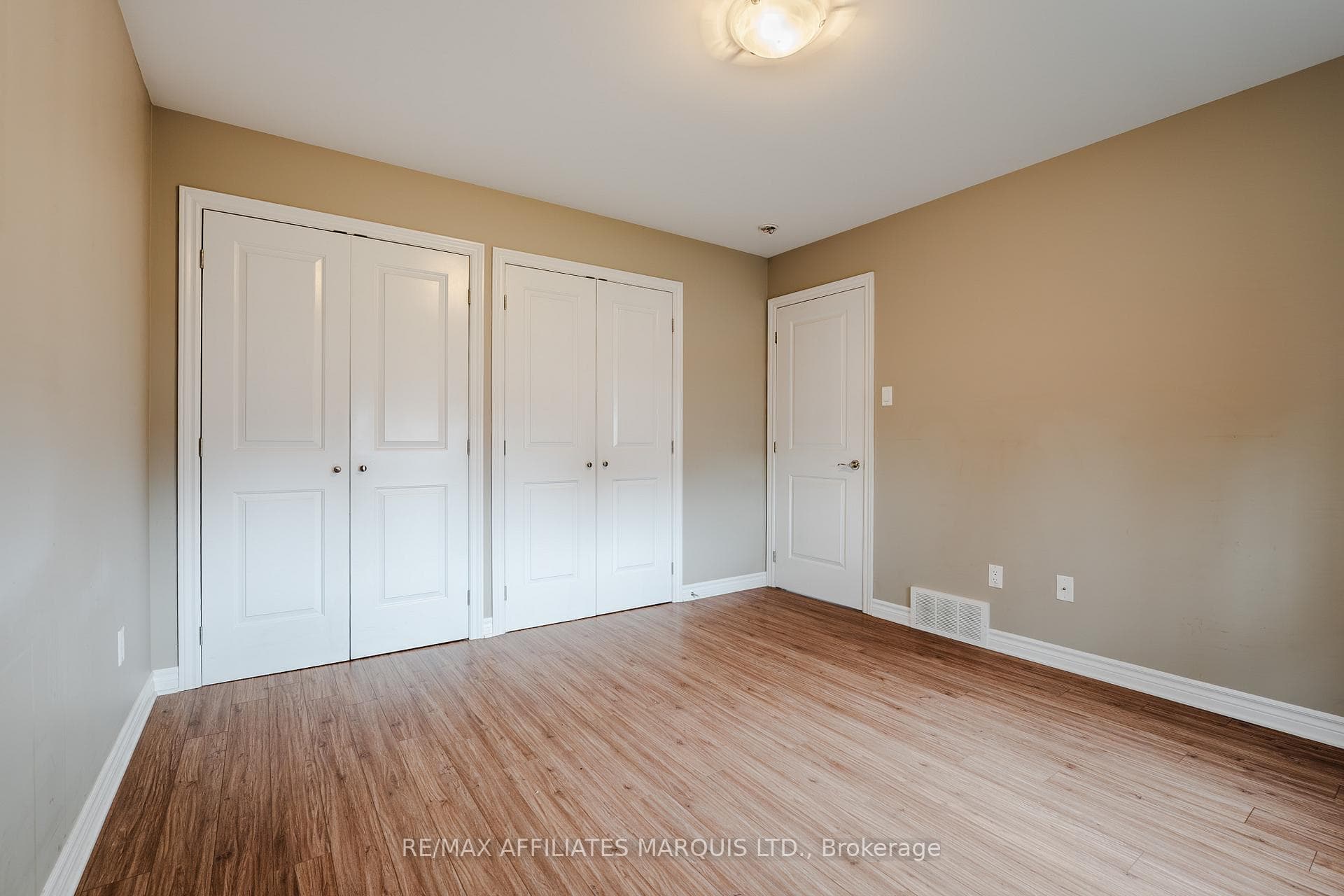 660 Hamilton Crescent photo 24