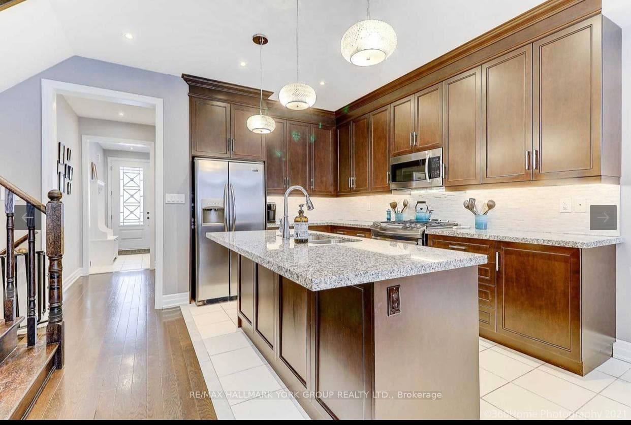 63 Alex Campbell Cres Drive photo 3