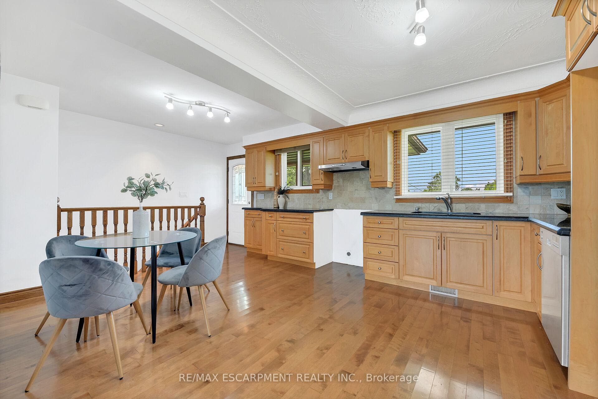617 Eighth Road photo 9