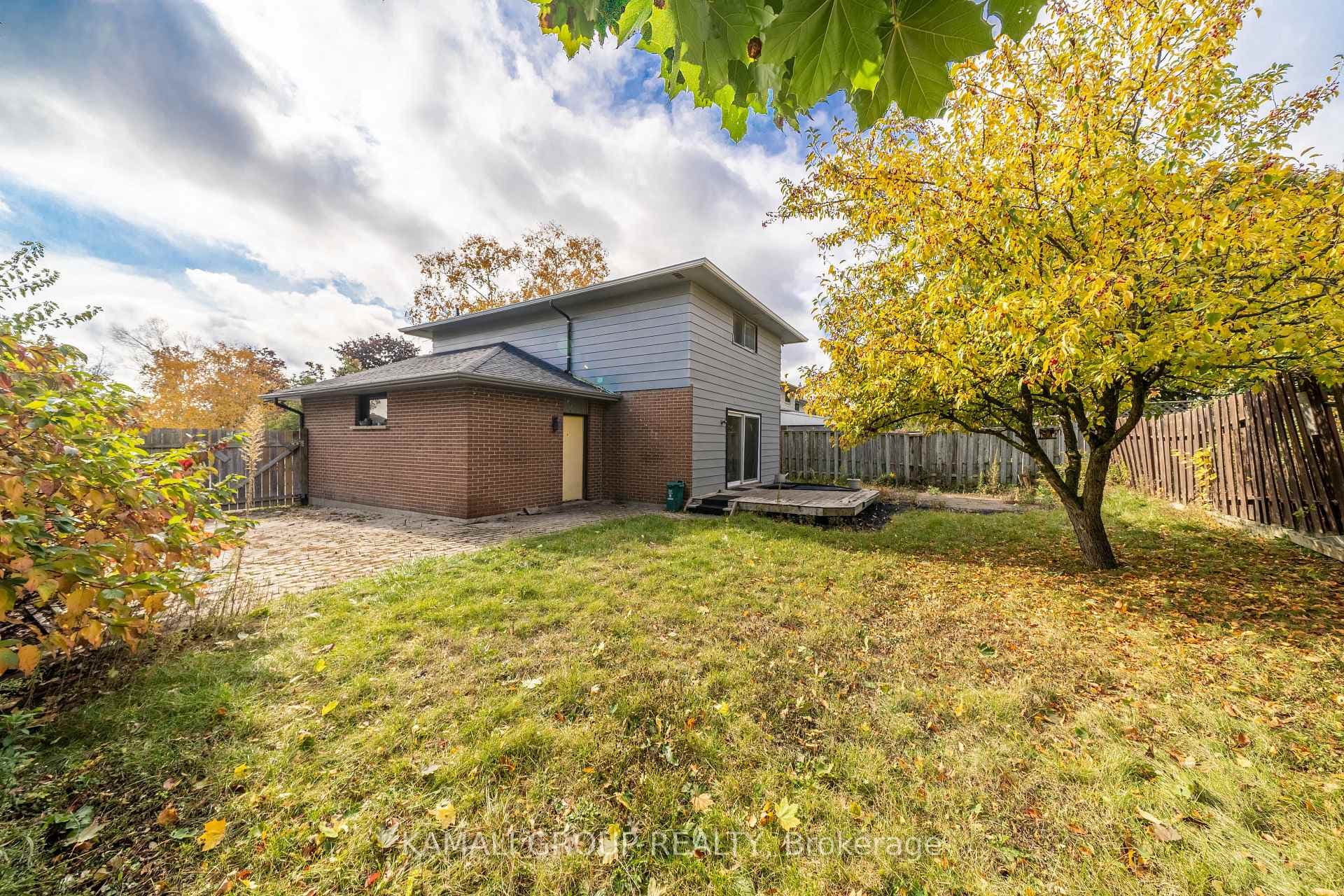 913 Carnaby Crescent photo 28
