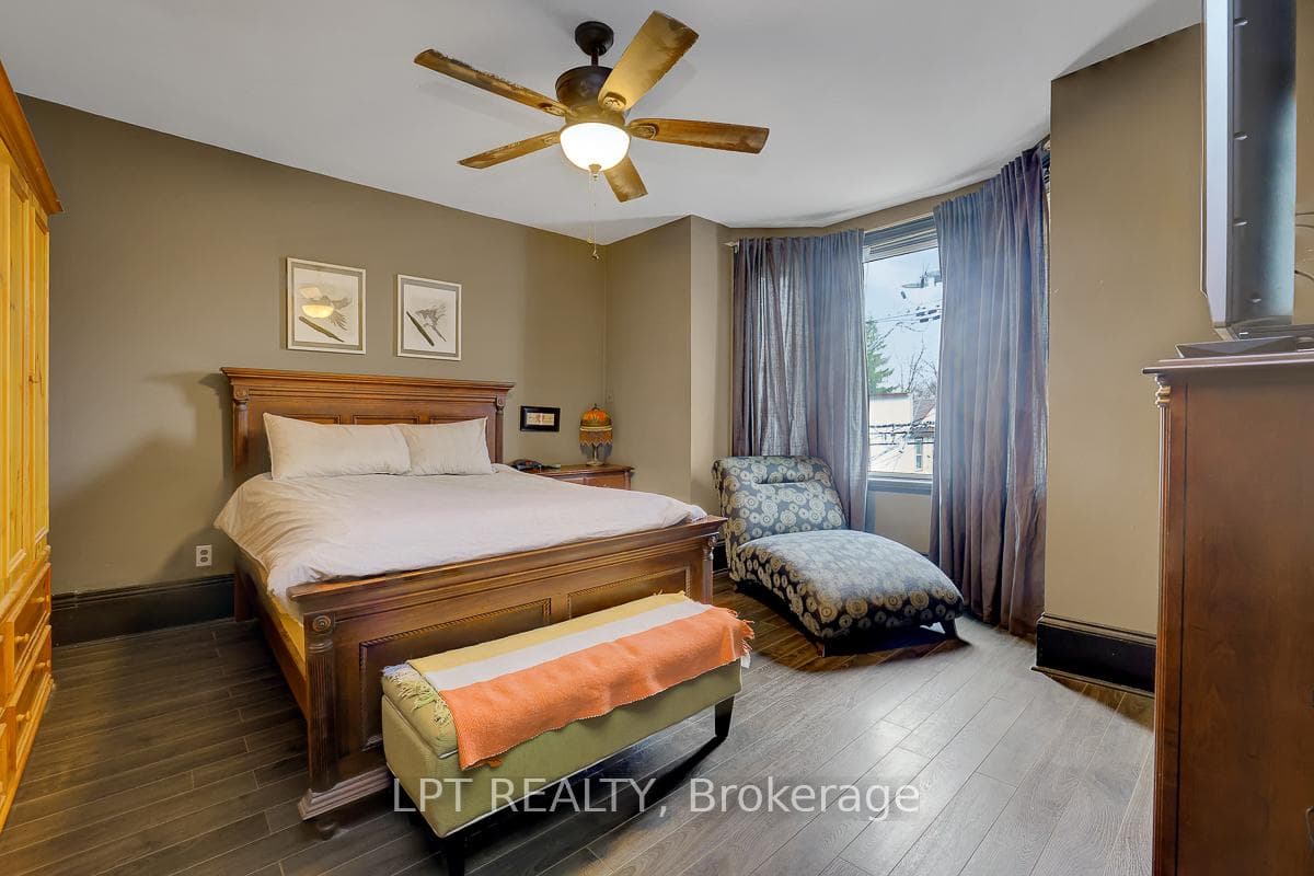 8197 Victoria Street photo 32