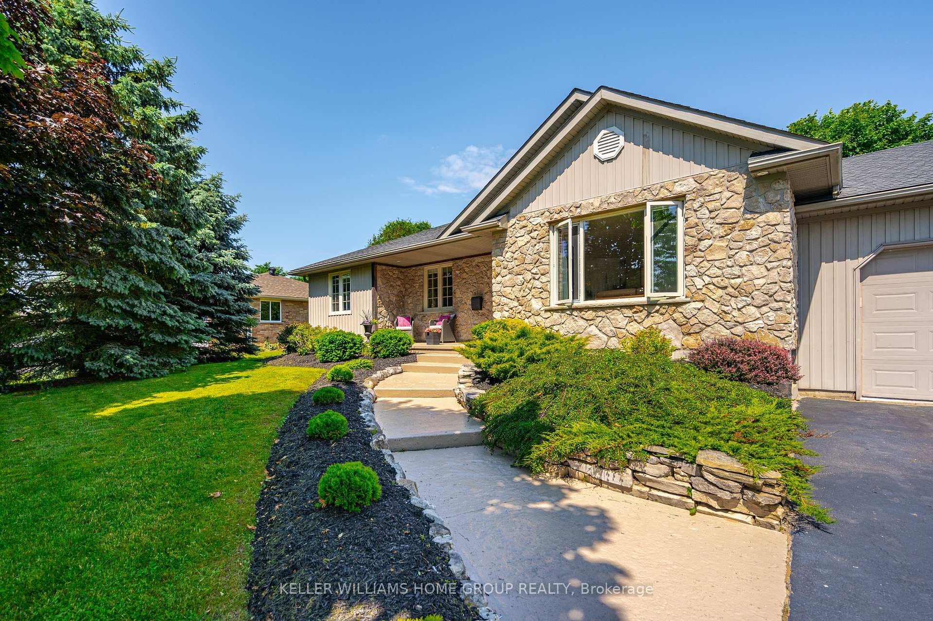 805 St George Street photo 3