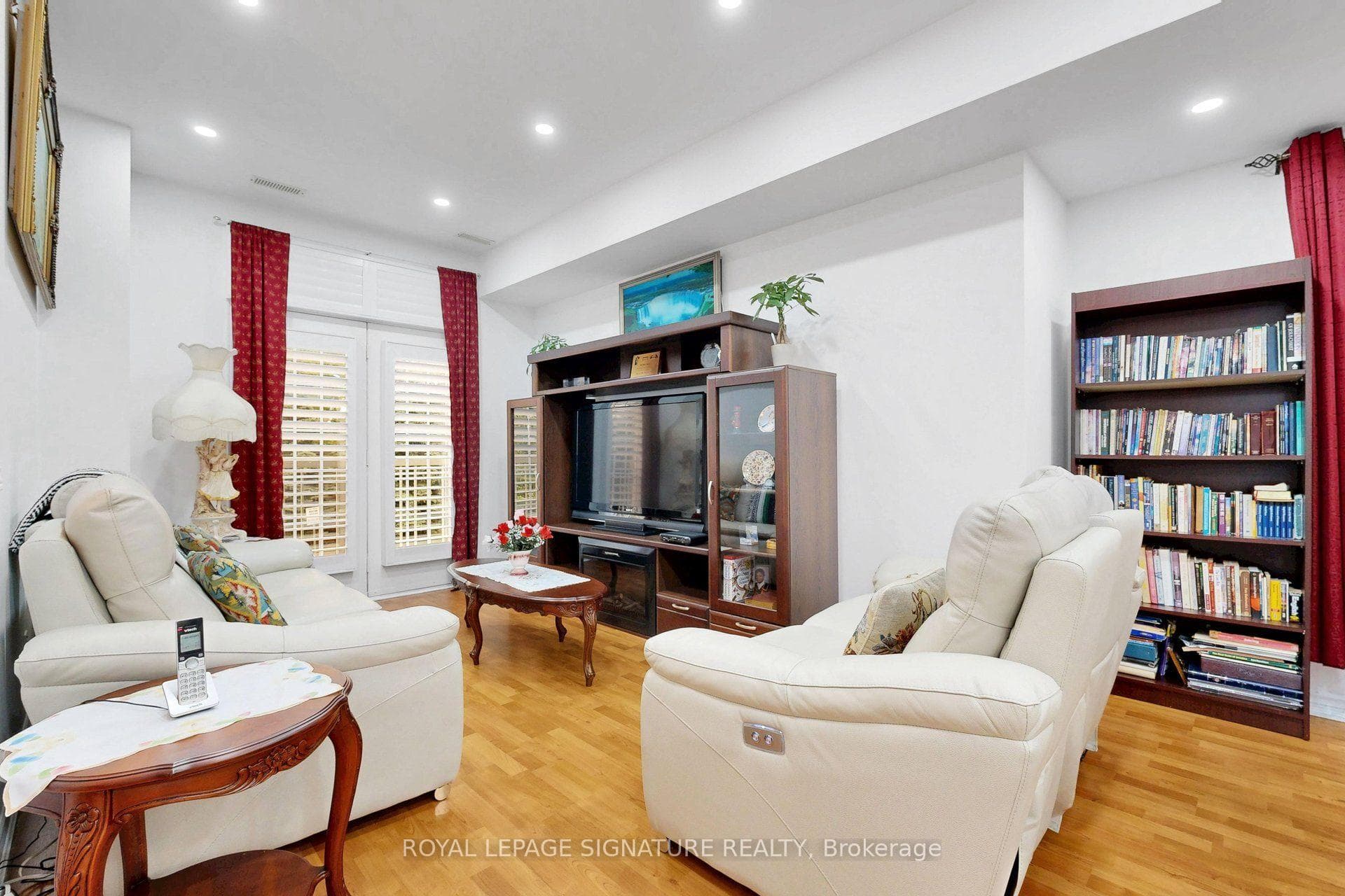 51 Piggott Mews photo 8