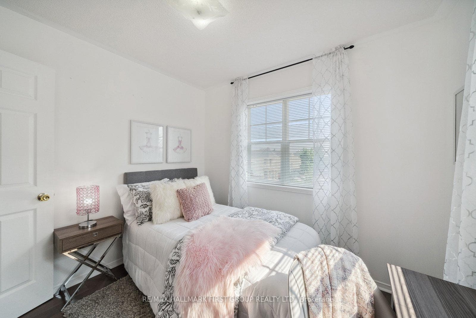 5531 Lawrence Avenue photo 25