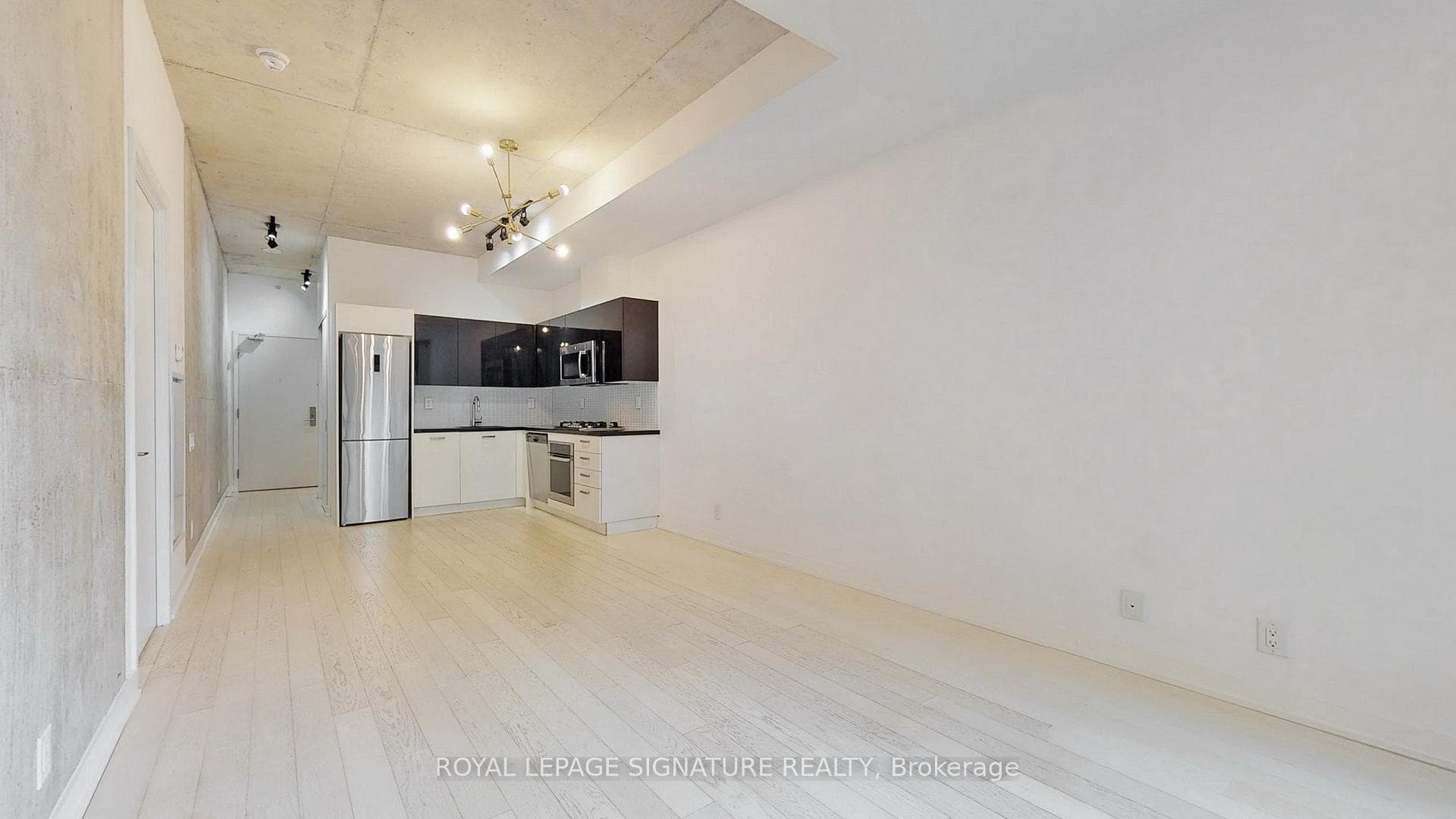 39 Brant Street Unit 203 photo 4