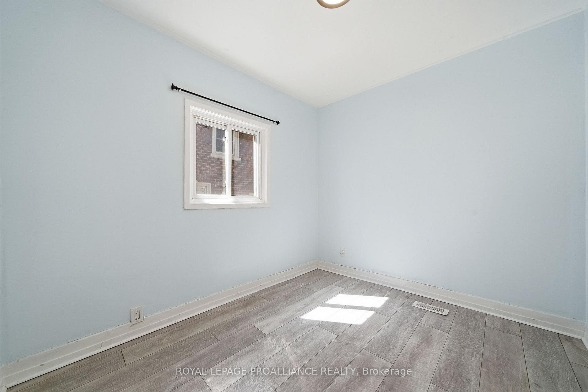 38 Oak Street photo 23