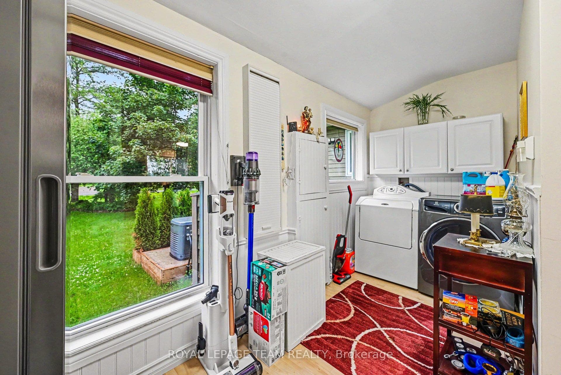 2466 Fairmile Road photo 19