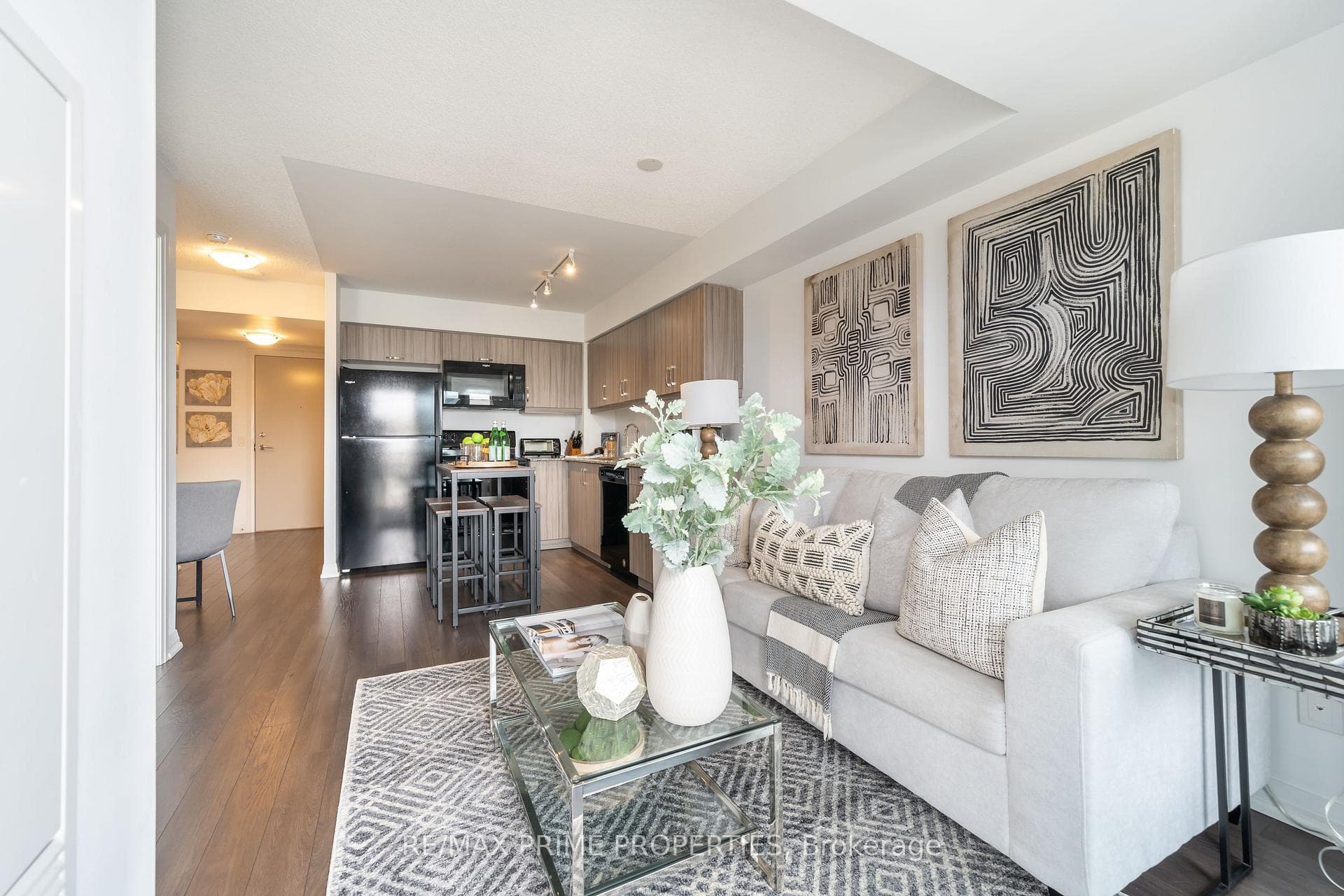 30 Meadowglen Place Unit 1904 photo 6