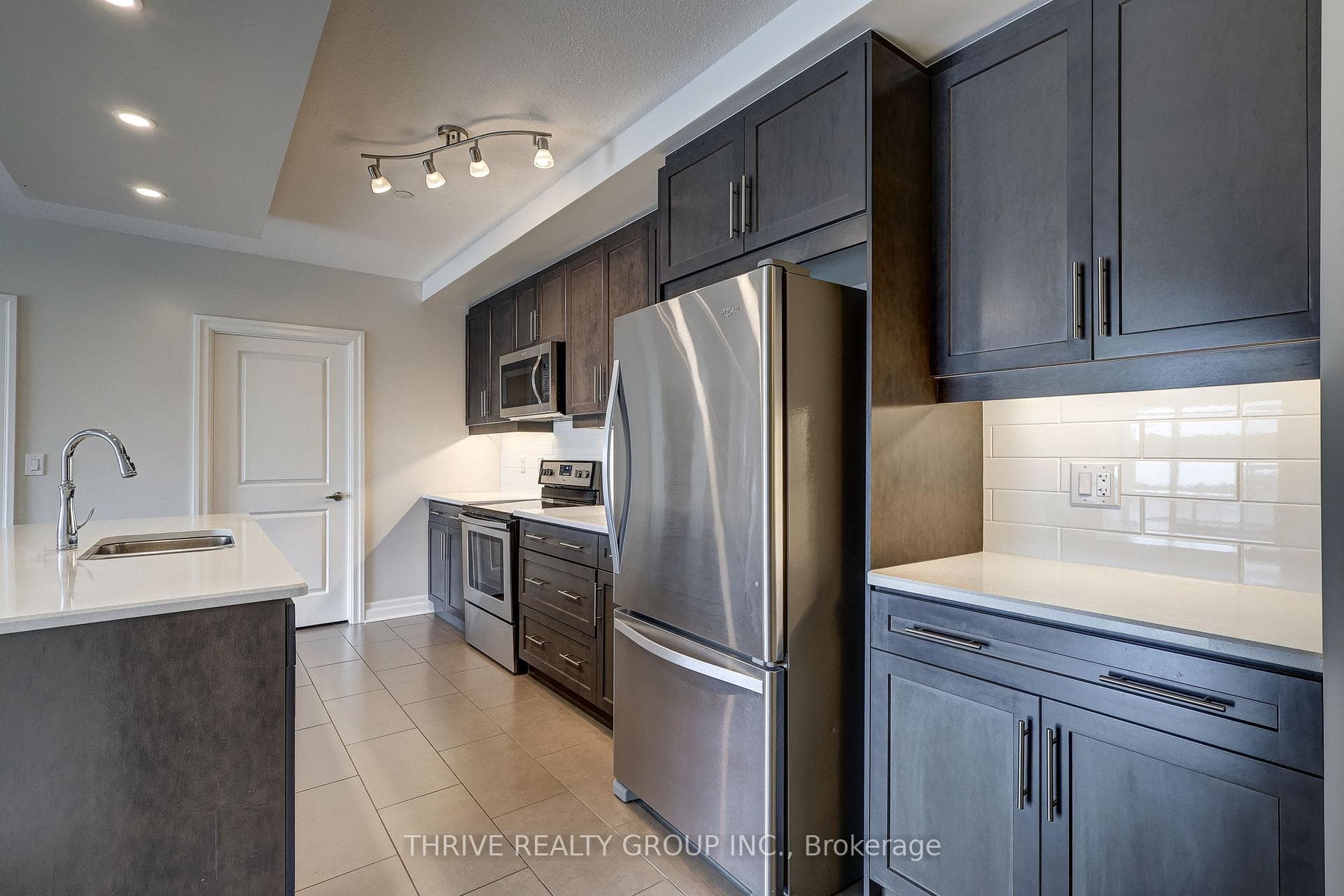 260 Villagewalk Boulevard Unit 707 photo 29