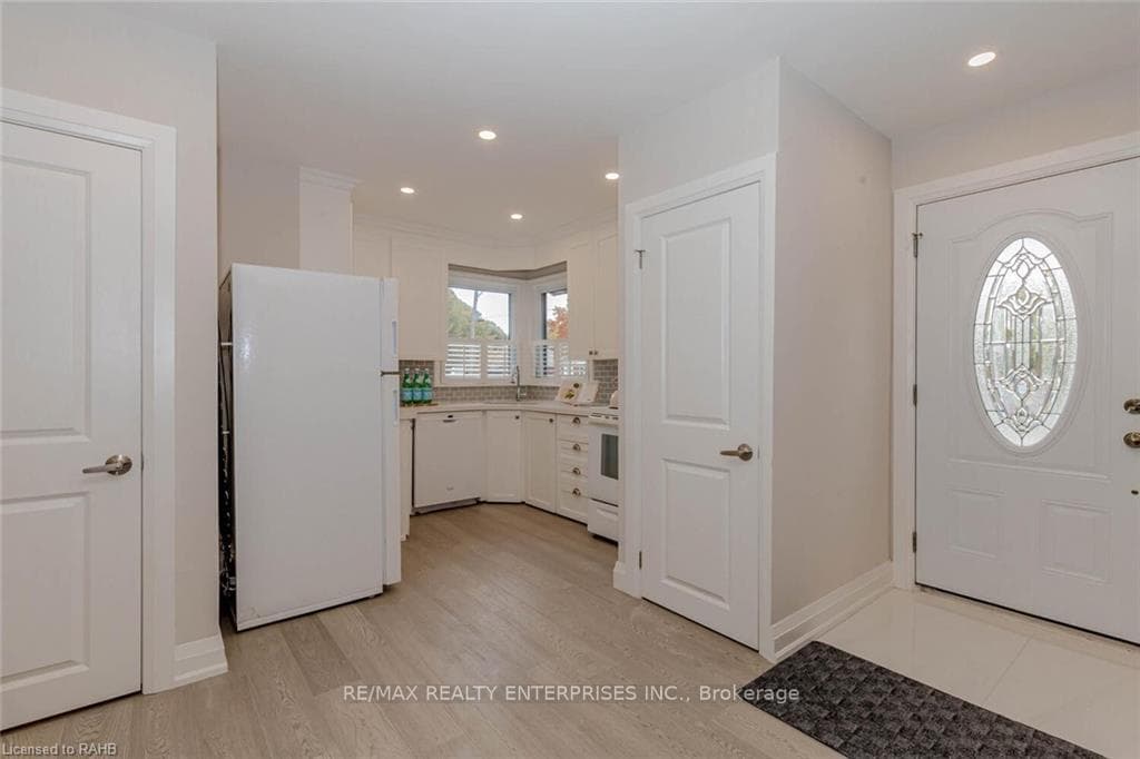 128 Clarendon Avenue Unit Main photo 7