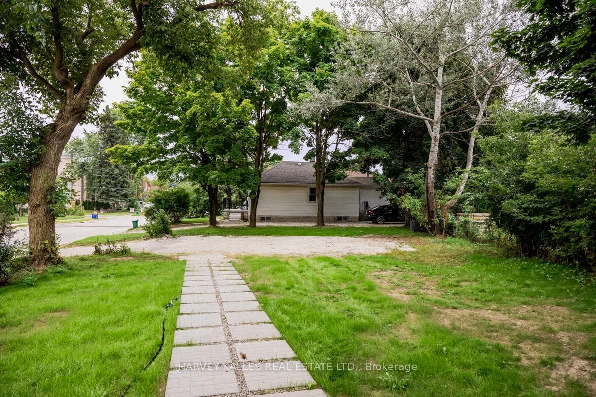 129 Major Mackenzie Drive photo 25