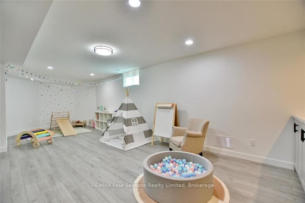 492 Ferndale Drive photo 29