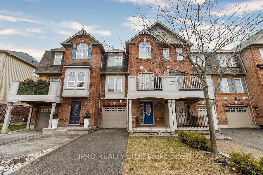 762 Challinor Terrace photo 1