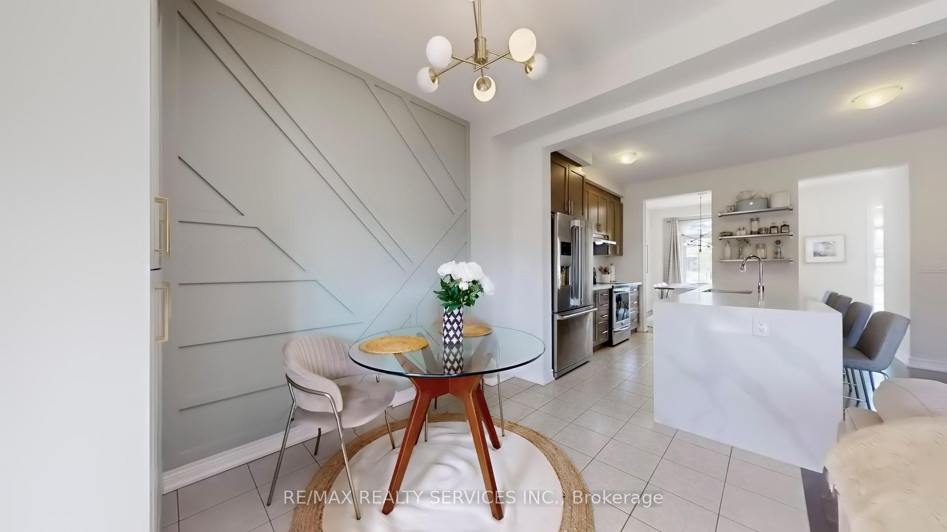 256 Inspire Boulevard photo 8