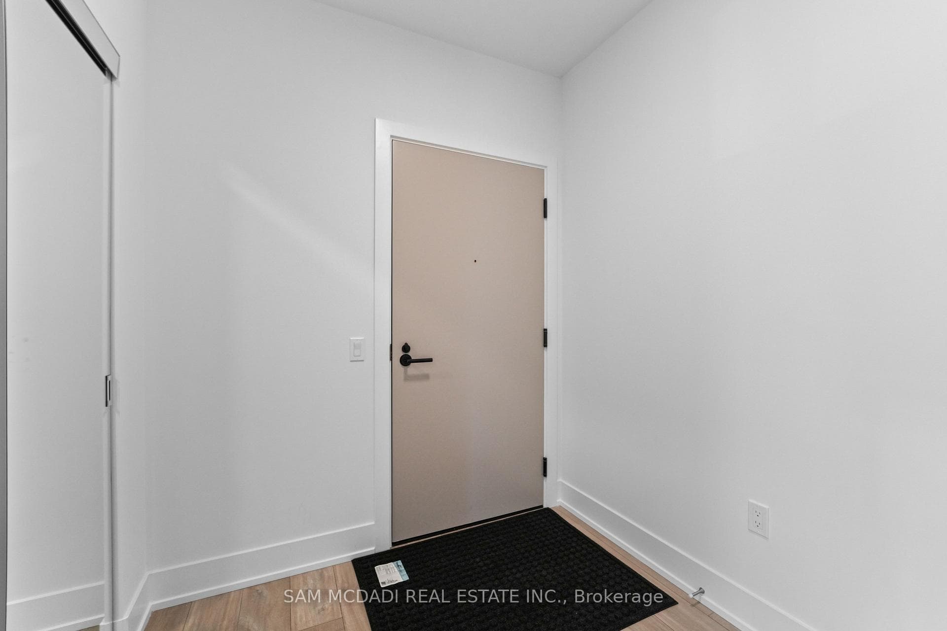 858 Dupont Street Unit 304 photo 28