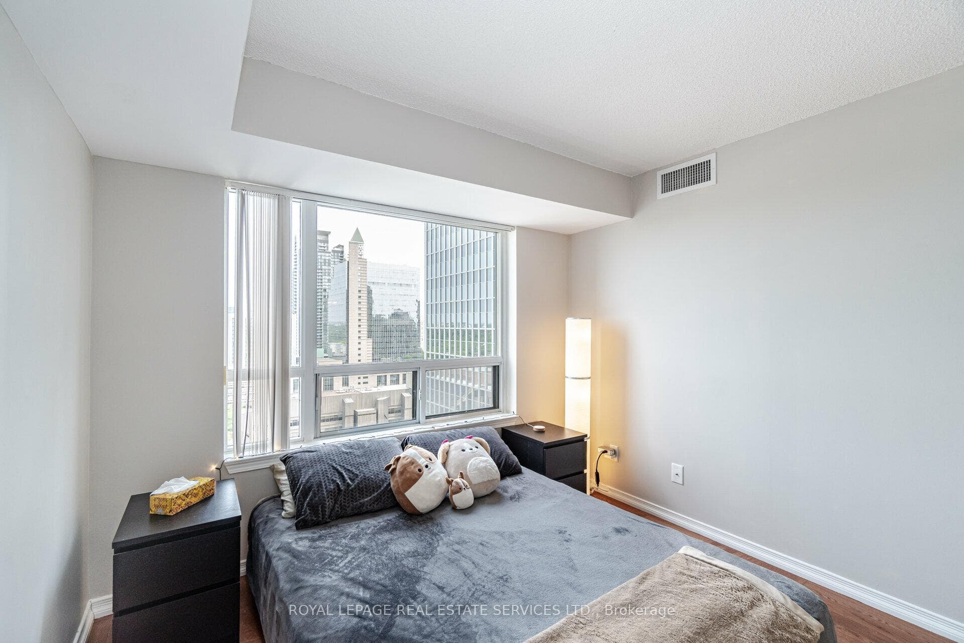 155 Beecroft Road Unit 2111 photo 17
