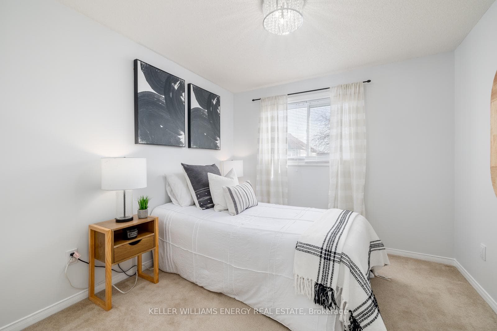 11 Pinebrook Crescent photo 19