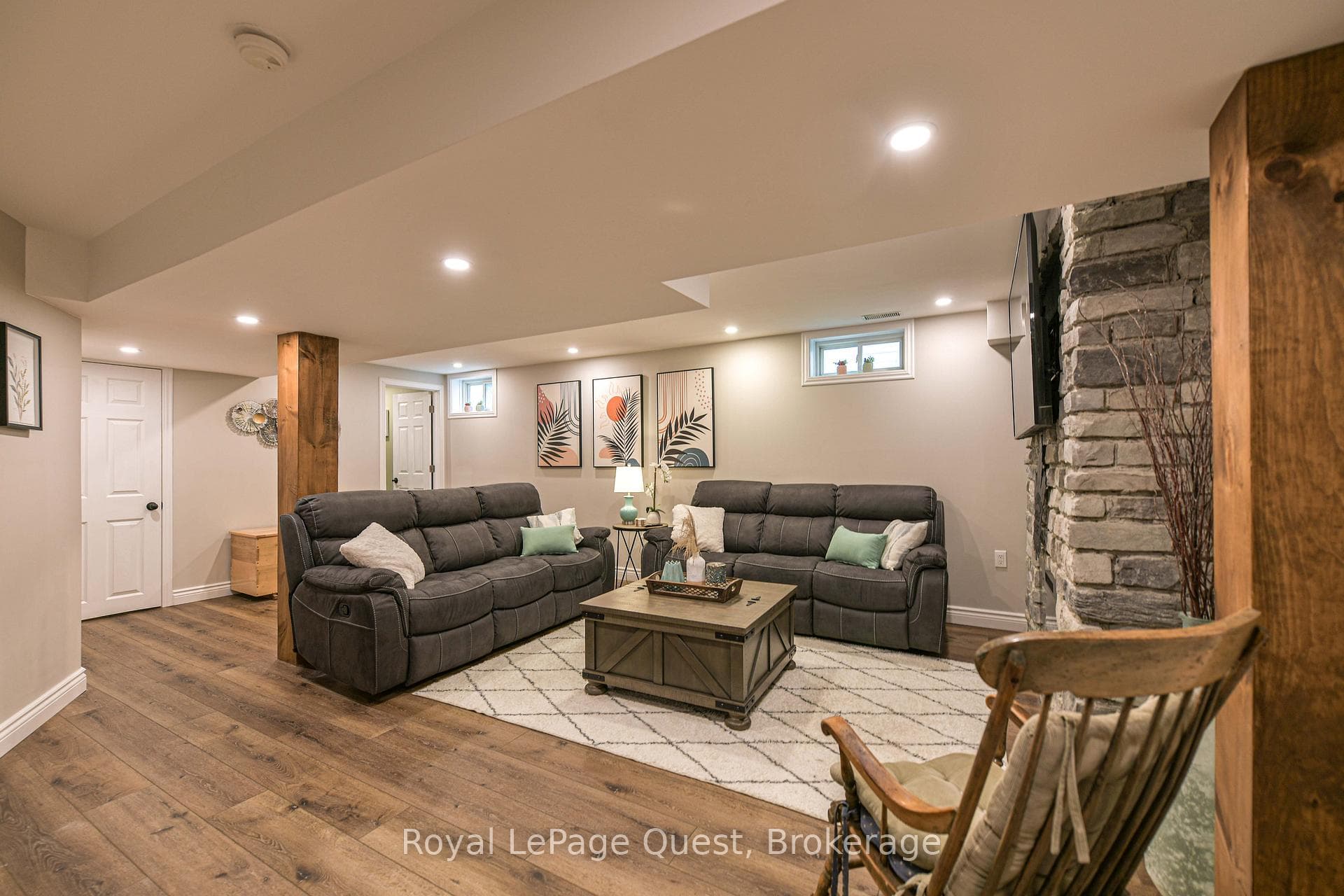 46 Courtney Crescent photo 15