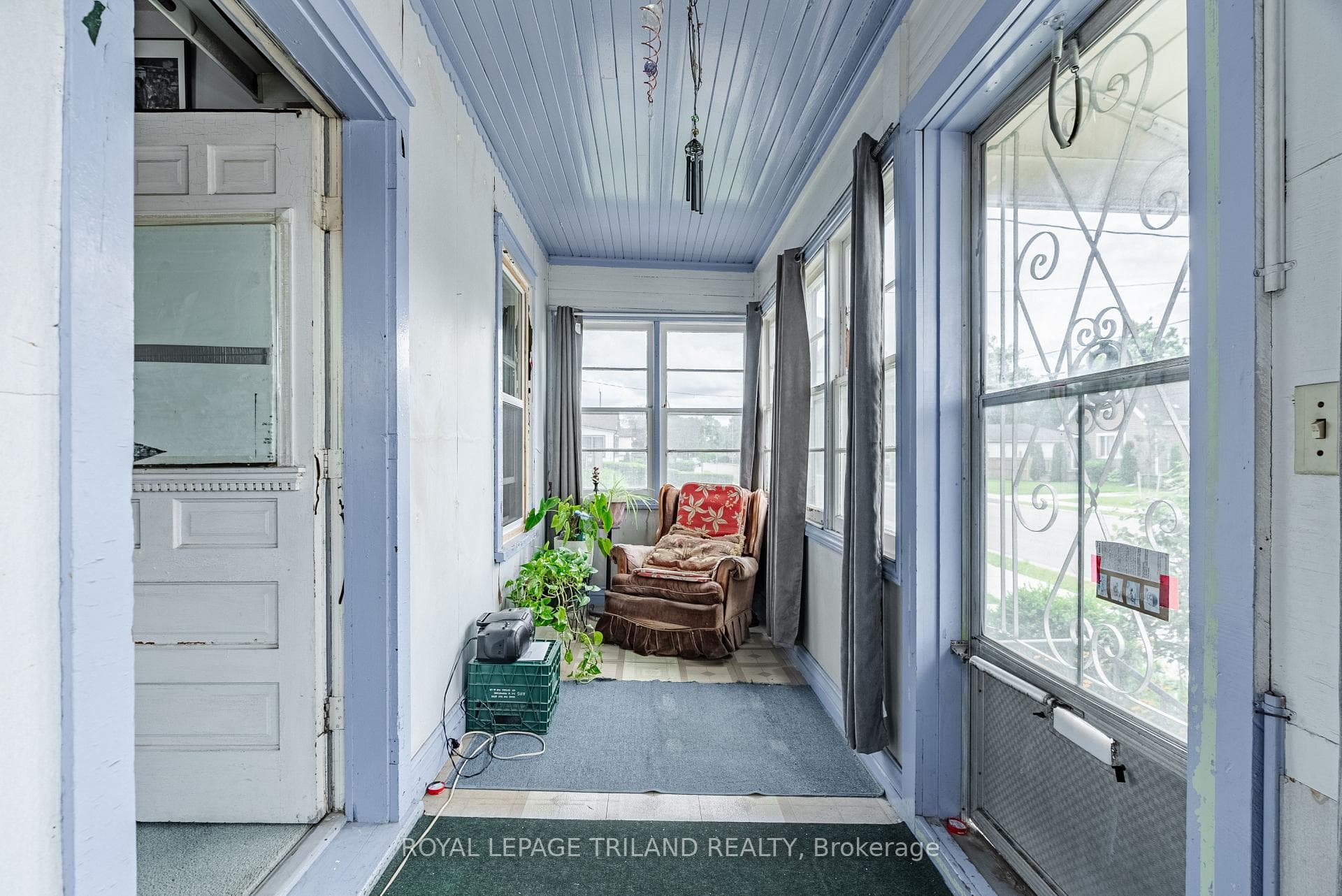 392 Manitoba Street photo 4