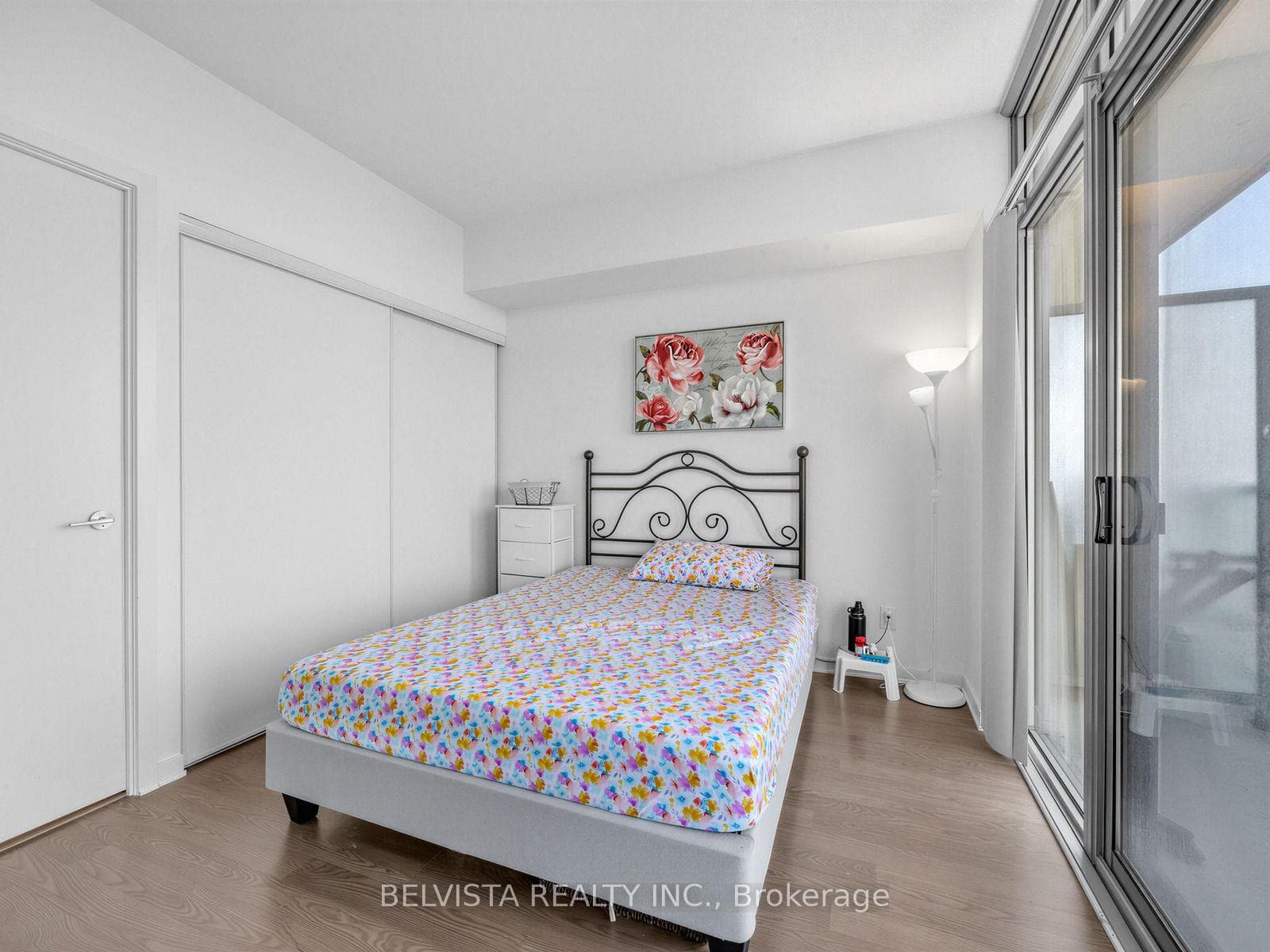 105 The Queensway Avenue Unit 805 photo 14