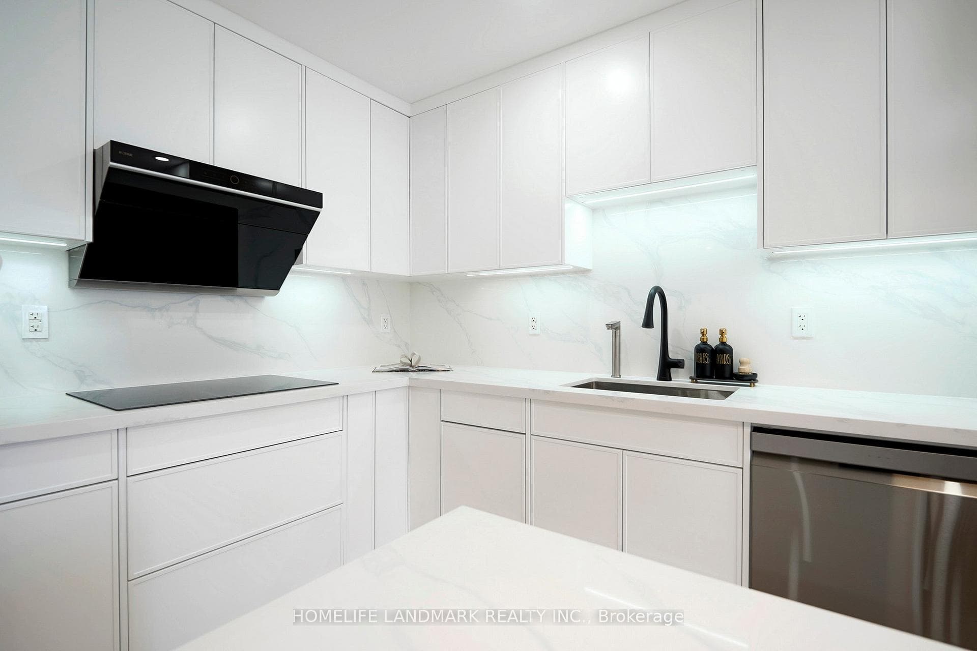 7 Hutt Crescent photo 13