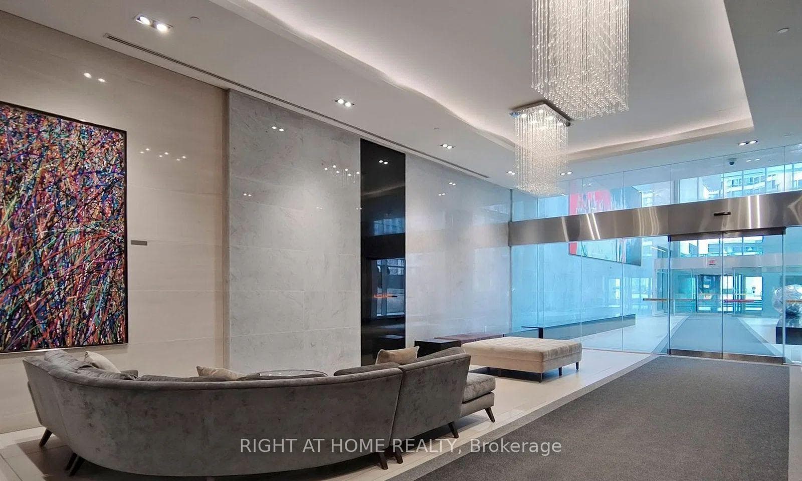 386 Yonge Street Unit 5016 photo 3