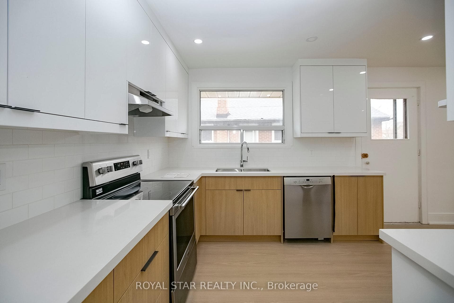 114 Wincott Drive Unit Bsmnt photo 22
