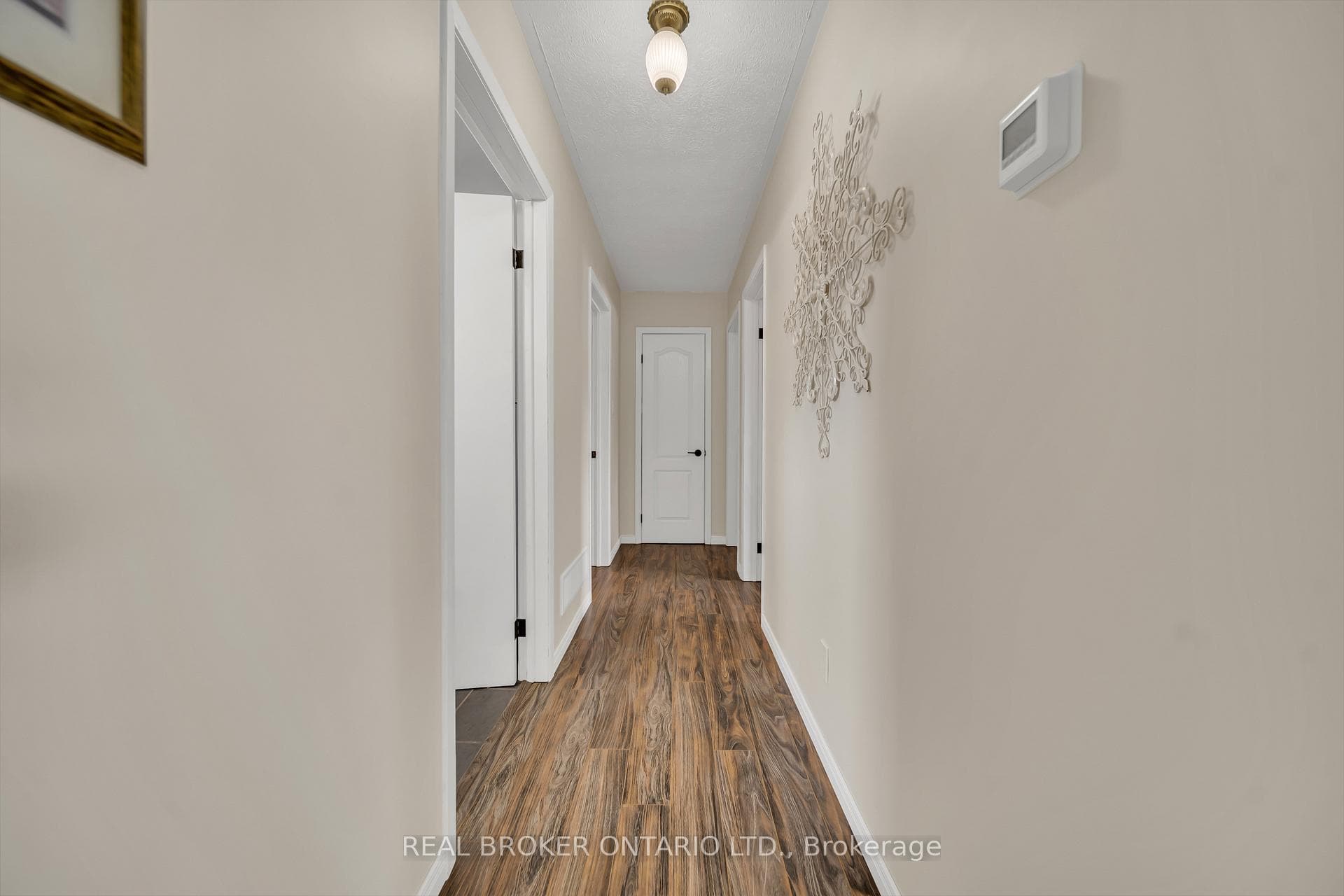490 Saddler Street photo 24