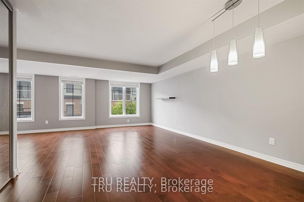 122 Lindenshade Drive Unit 19 photo 12