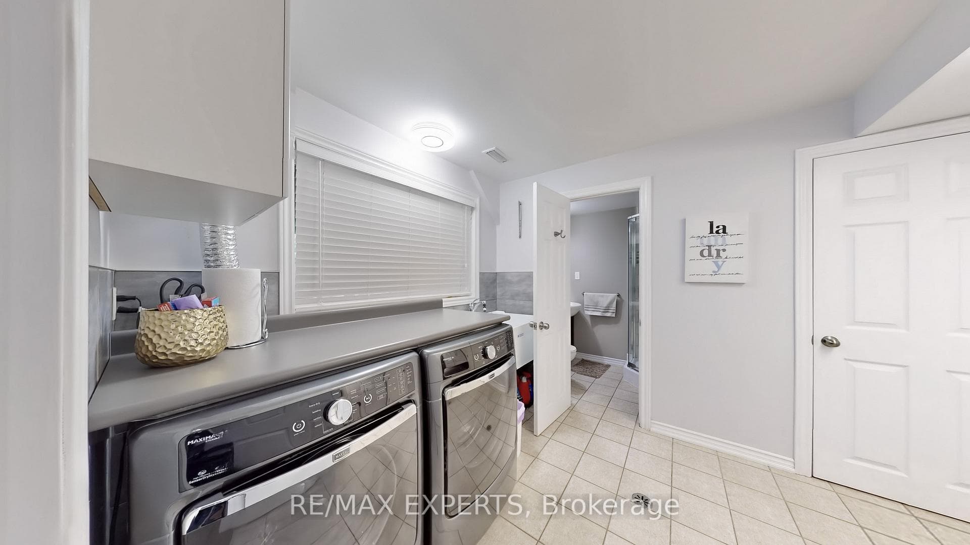 105 Mercury Road photo 37