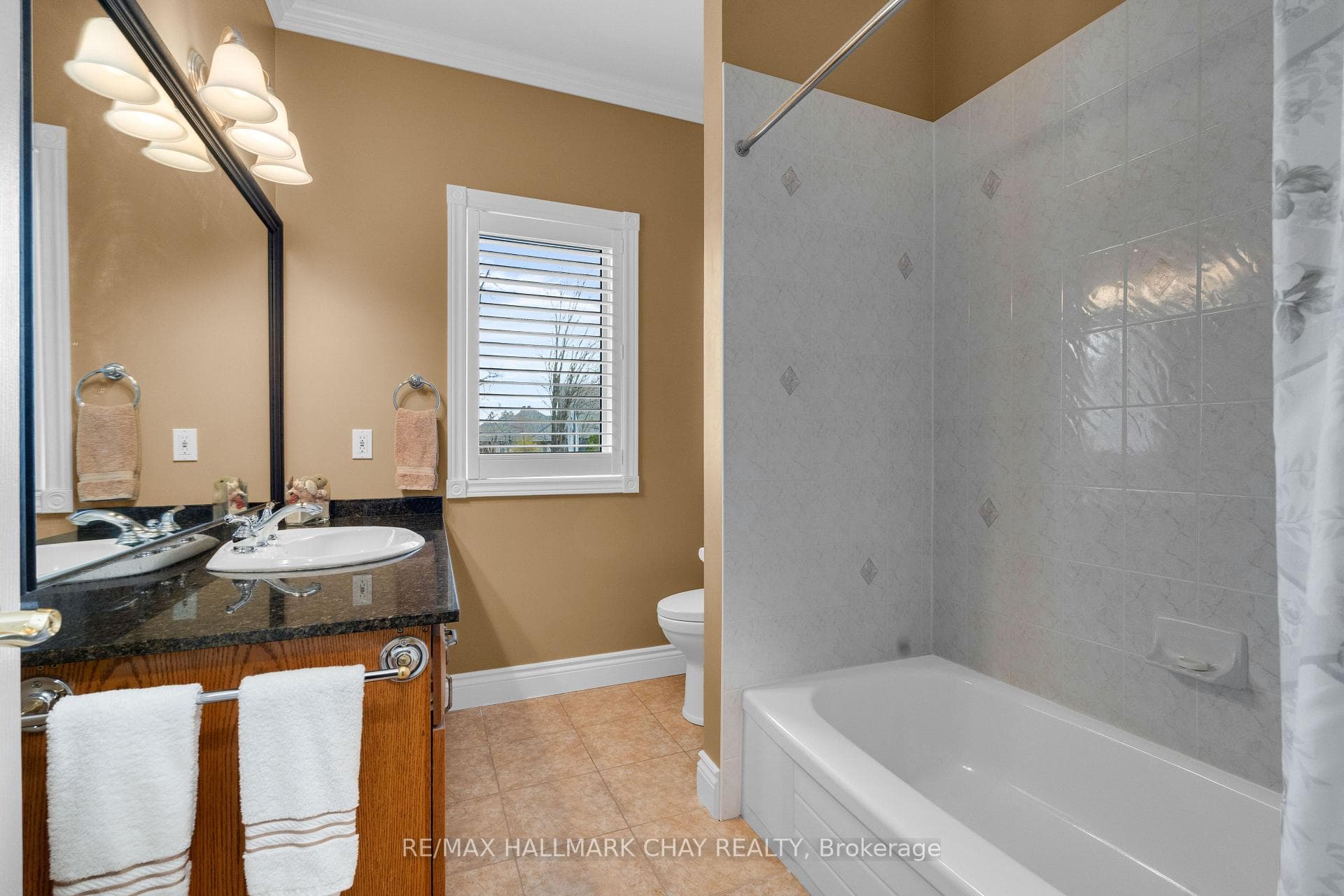 16 Chestnut Lane, Oro-Medonte 4pc Bath