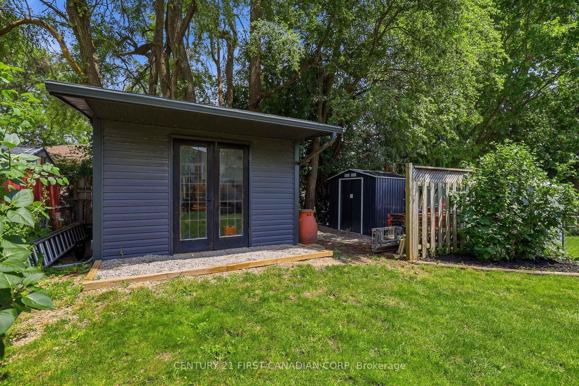 557 Ferndale Court photo 39