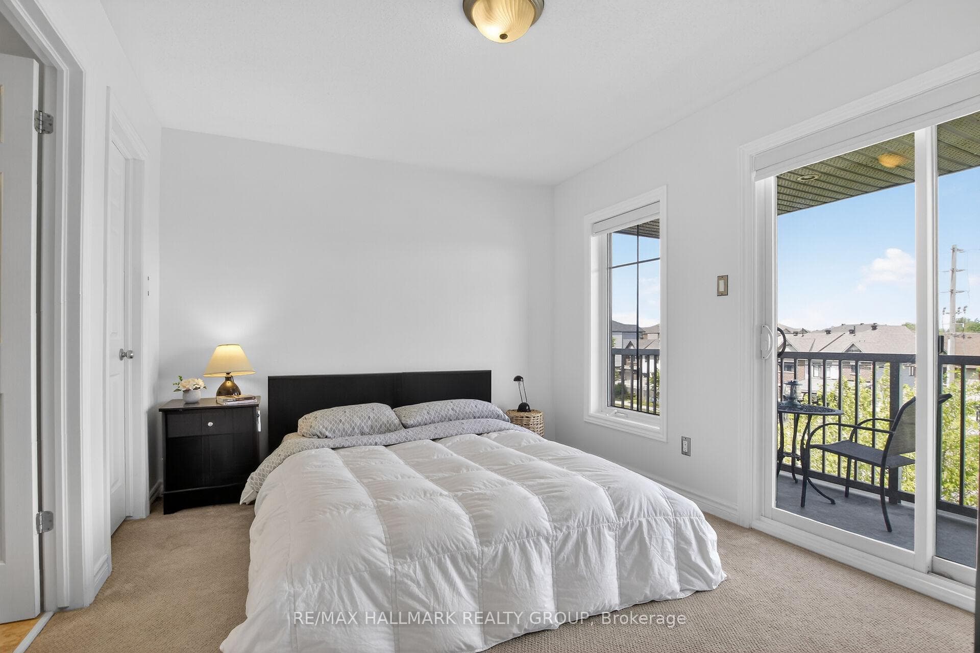 1145 Longfields Drive Unit B photo 24