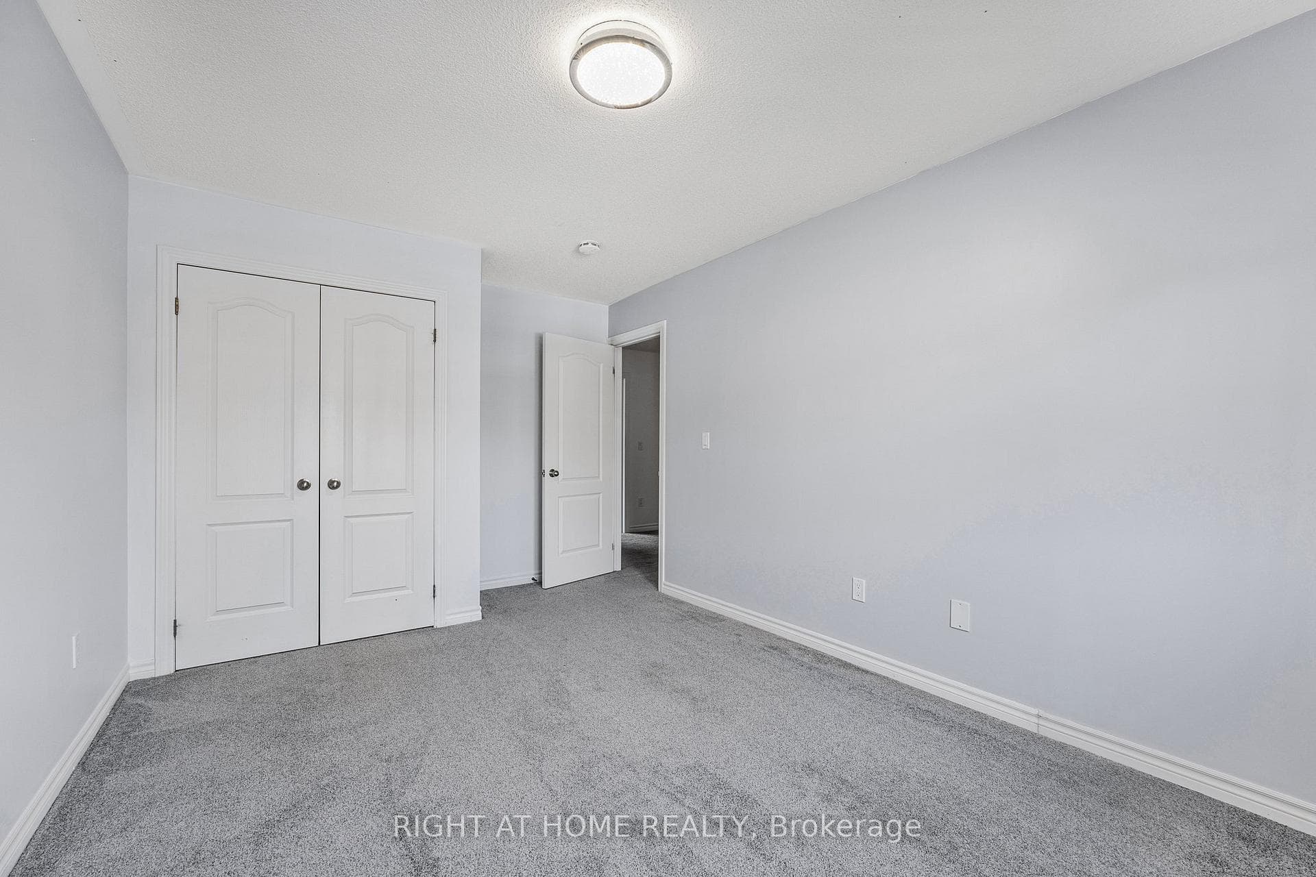 53 DECAROLIS Crescent photo 19