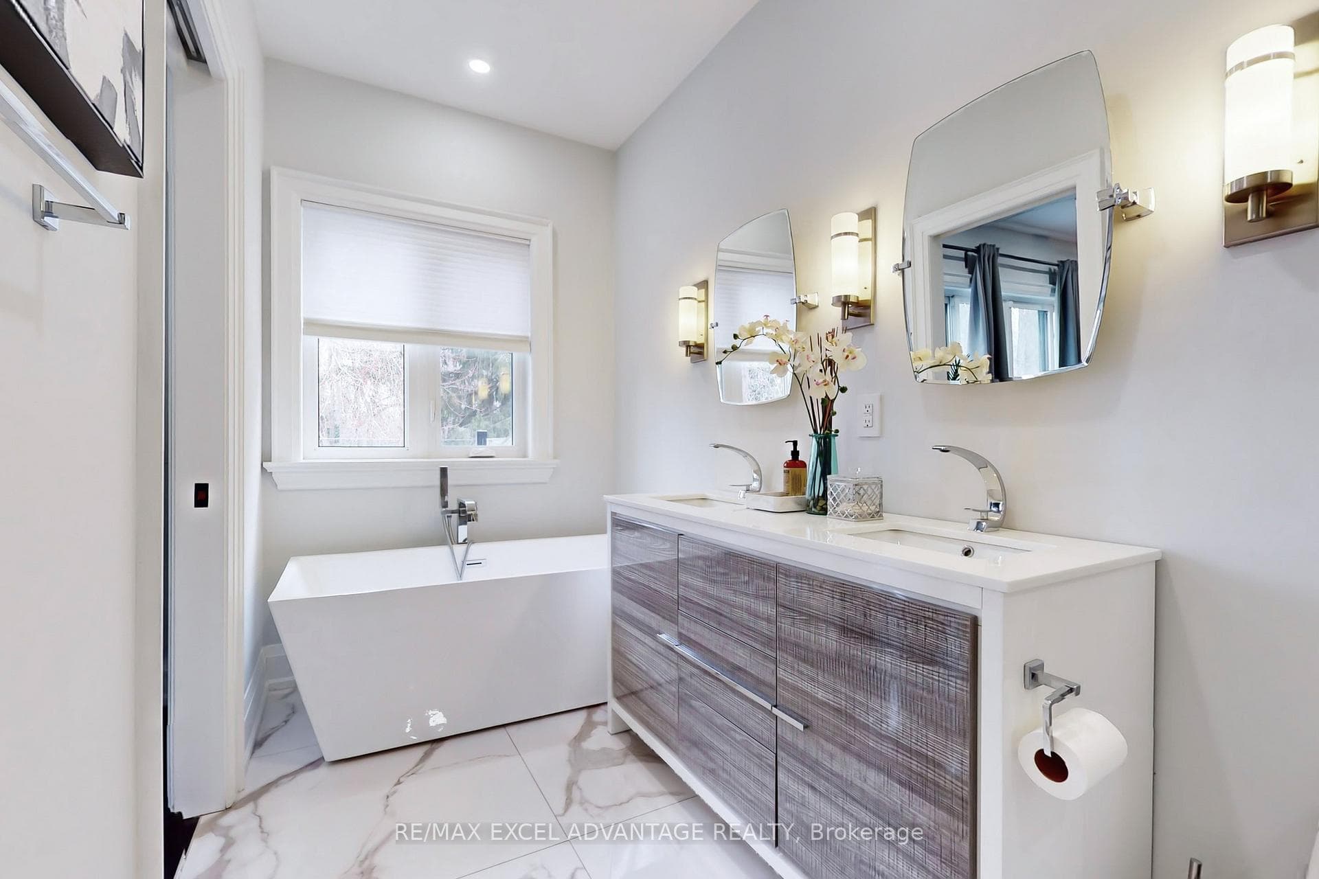 77 Meighen Avenue photo 16