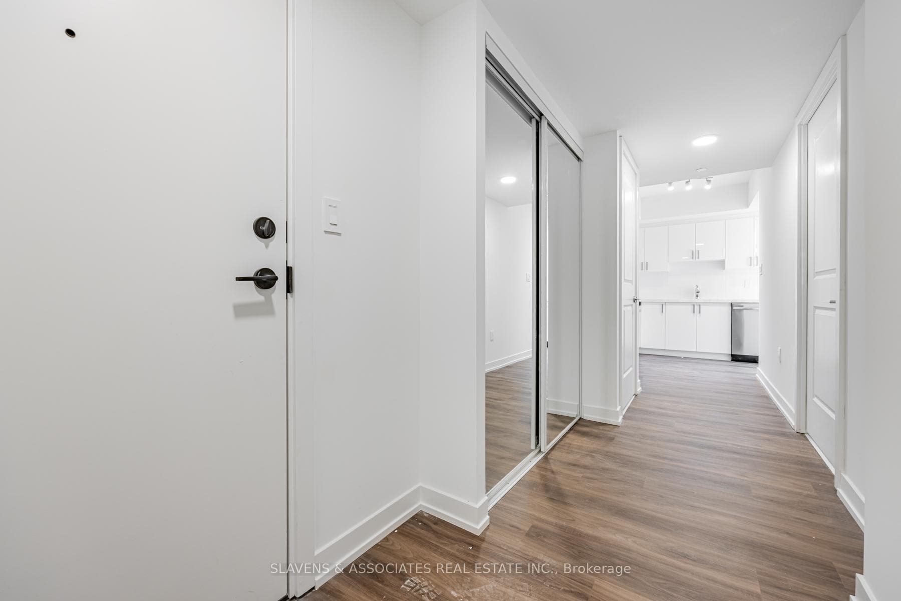 556 Marlee Avenue Unit 706 photo 13