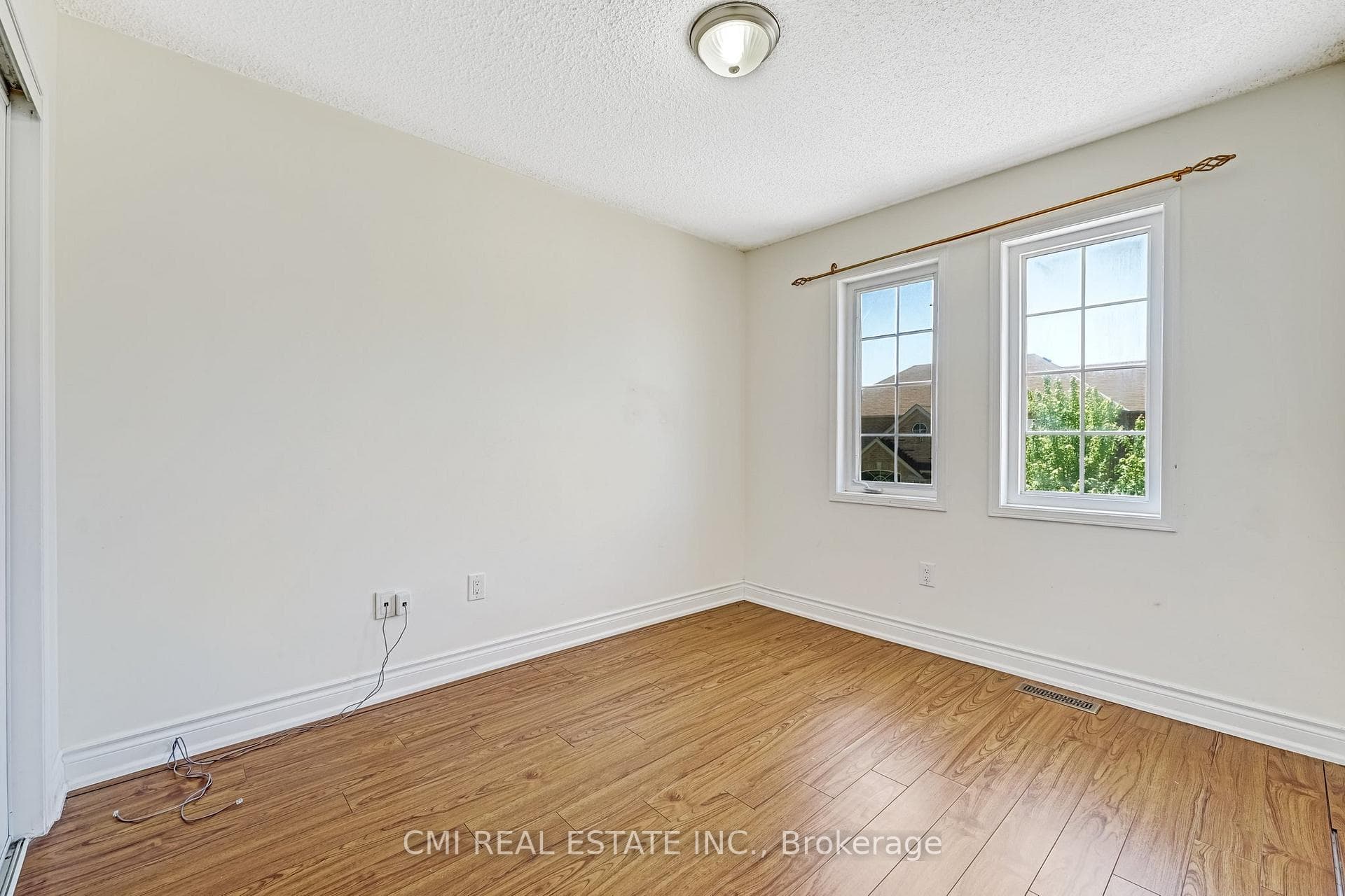 21 Axelrod Avenue photo 29