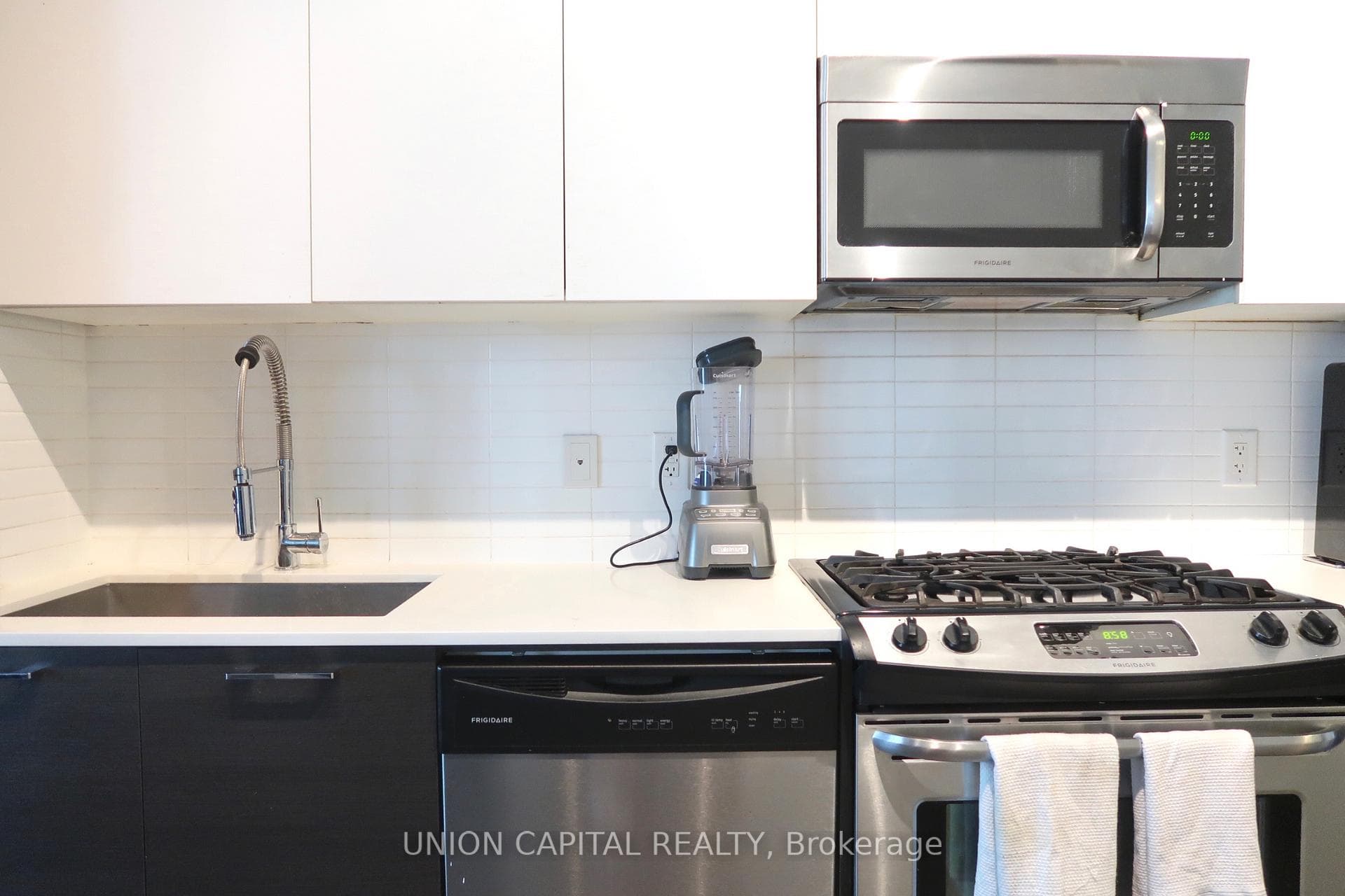 399 Adelaide Street Unit 601 photo 3