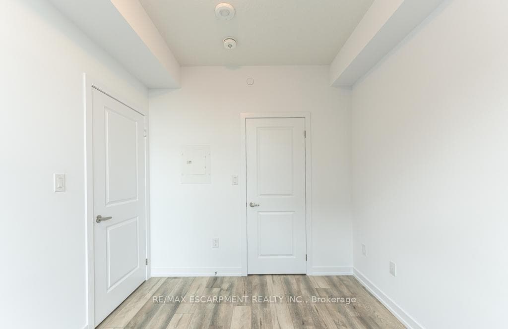 470 Dundas Street Unit 326 photo 14