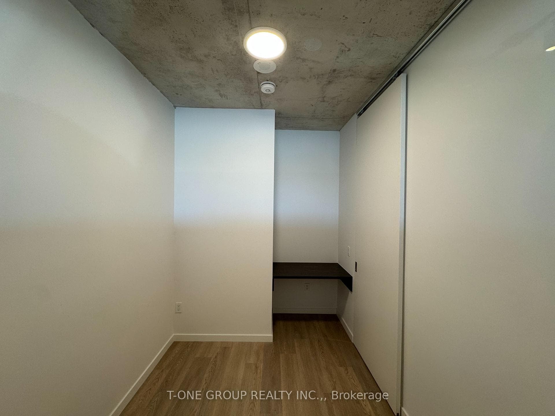 689 The Queensway N/A Unit 619 photo 15