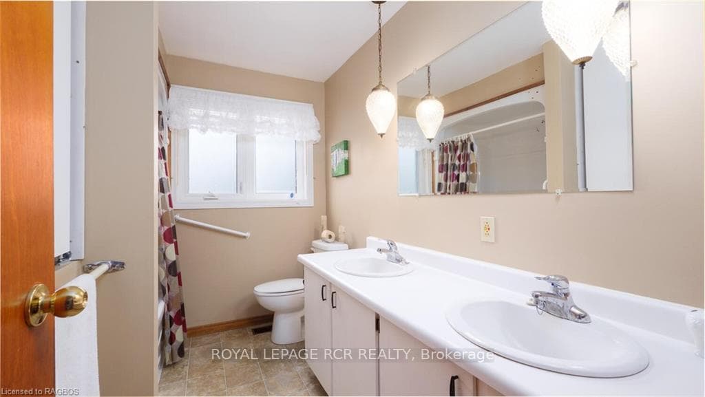 15 Brackenbury Street photo 35