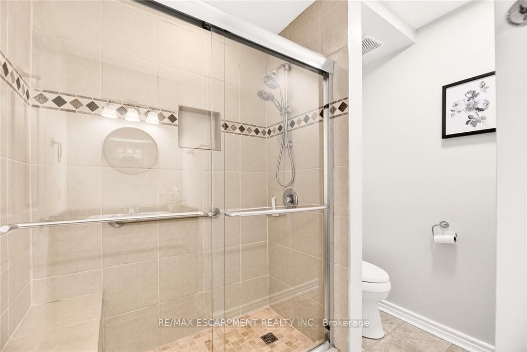 201 DORCHESTER Boulevard Unit 101 photo 27