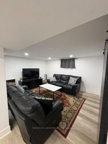 7 Ilfracombe Crescent Unit Basement photo 6