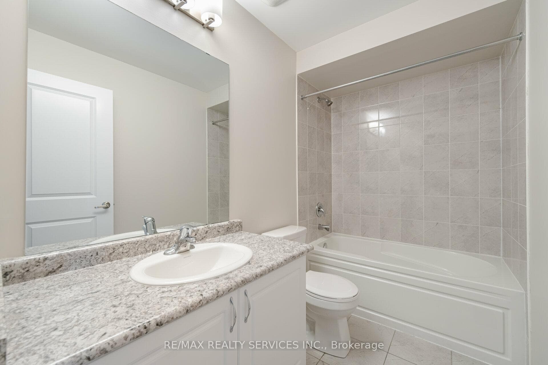 112 Royal Fern Crescent photo 31