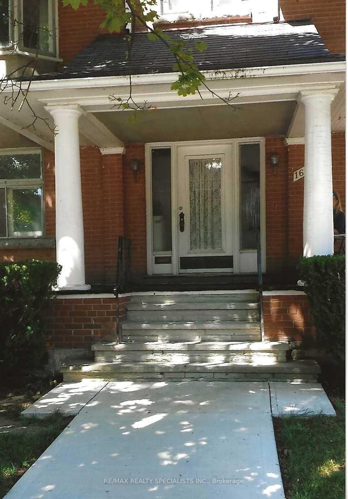 16 Wellington Street photo 1
