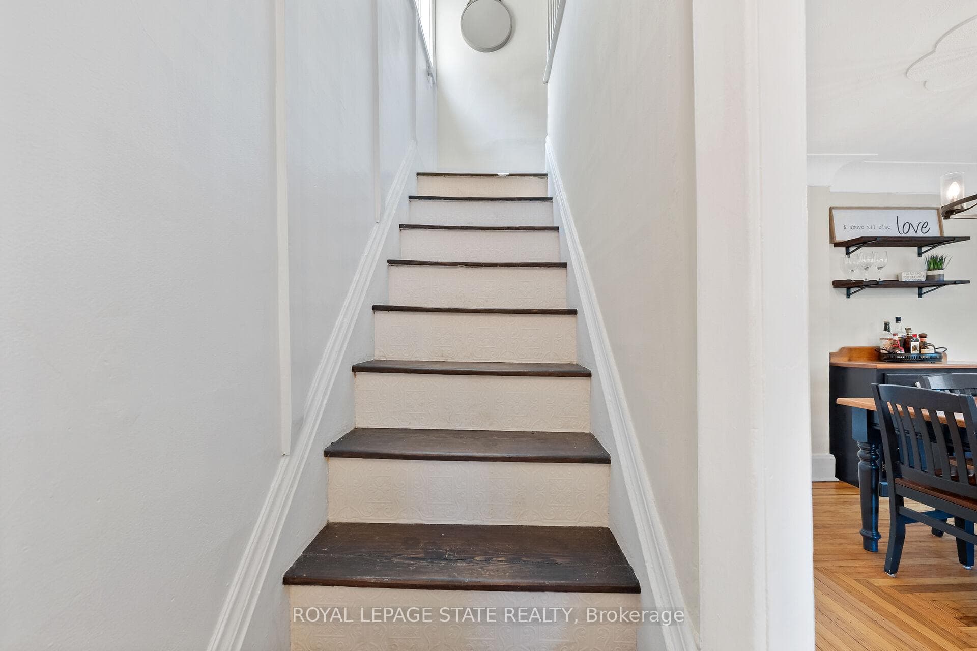 105 Grosvenor Avenue photo 24